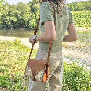 Stroh Crossbody Tasche mit Ledergriff / Markttasche / Schultertasche / Stroh Sommertasche / Strandtasche / Mädchen Tasche / Strohtasche / Boho Tasche