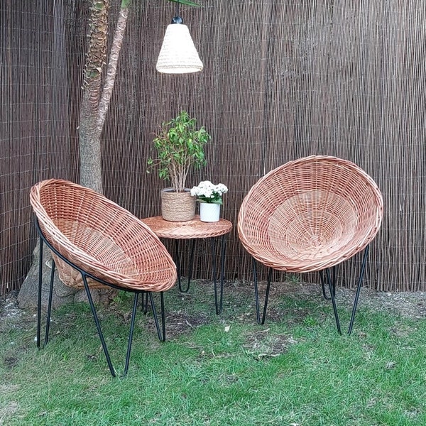 Wicker Chairs and Wicker Round Table / Garden Decor / Kitchen Decor / Patio Decor / Outdoor Furniture / Vintage Chair / Outdoor Table
