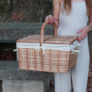 Wicker Picnic Basket / Picnic Basket with Lid / Camping Basket / Vintage Basket / Picnic Storage Basket / Boho Basket / Easter Basket