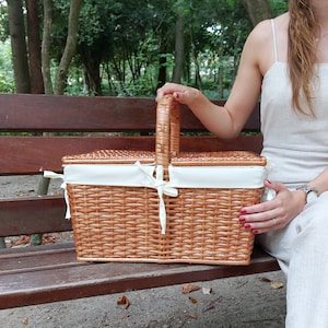 Large Basket with Lid / Wicker Picnic Basket / Picnic Basket / Vintage Basket / Picnic Storage Basket / Handwoven Basket / Easter Basket