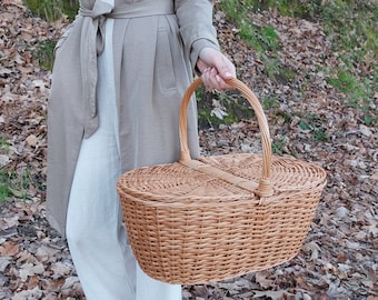 Large Oval Picnic Basket / Vintage Picnic Basket / Outdoor Basket / Picnic Storage Basket / Wicker Easter Basket / Valentines Day Basket