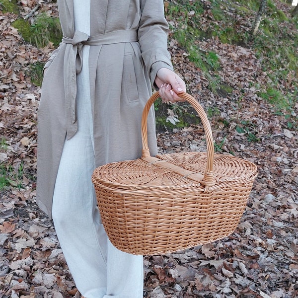 Large Oval Picnic Basket / Vintage Picnic Basket / Outdoor Basket / Picnic Storage Basket / Wicker Easter Basket / Valentines Day Basket