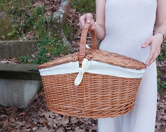 Vintage Picnic Basket / Wicker Picnic Basket / Picnic Basket with Lid / Antique Picnic Basket / Farmhouse Basket / Wicker Basket