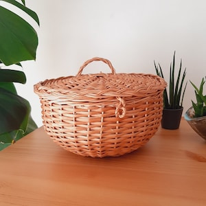 Round Wicker Bread Box / Wicker Basket With Lid / Storage Basket / Farmhouse Basket / Kitchen Decor / Handmade Basket / Vintage Basket