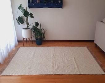 Large Cream Rug With Gold Threads 150x200cm / Soft Rug / Modern Rug / Living Room Rug / Nursery Rug / Bed Rug / Boho Rug / Cute Rug