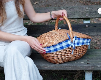 Wicker Picnic Basket / Picnic Basket with Lid / Beach Basket /Outdoor Basket / Easter Basket / Antique Picnic Basket / Picnic Basket Vintage