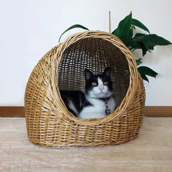 Wicker Pet Bed / Cat Bed / Small Dog Bed / Woven Basket / Cat House / Cat Home Decor / Dog House / Love Your Pet / Gift for Pet