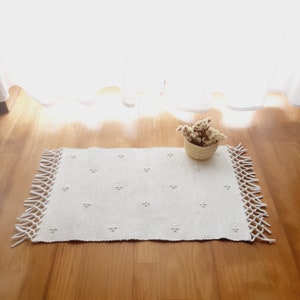 Mini White Rug / Knotted Rug / Handmade Rug / Nursery Rug / Bathroom Rug / Bath Mat / Bath Rug / Shower Mat / Washable Rug / Cute Rug