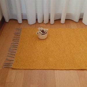 Middelgroot mosterdgeel vloerkleed / Katoenen vloerkleed / Nachtkastje / Keukentapijt / Wasbaar vloerkleed / Vloerkleed hal / Vintage vloerkleed / Lappendeken / Vloerkleed voor slaapkamer
