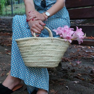 Moyen panier de fleurs en paille / Panier de fleurs pour filles / Panier de paille / Sac d'été / Panier de fleurs de mariage / Panier du marché / Sac français