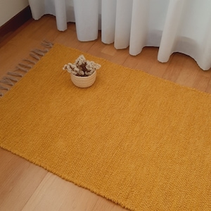 Alfombra amarilla mostaza pequeña / alfombra suave / alfombra de algodón / alfombra de baño / alfombra junto a la cama / alfombra de cocina / alfombra lavable / alfombra de pasillo / alfombra vintage / alfombra de trapo With Fringes