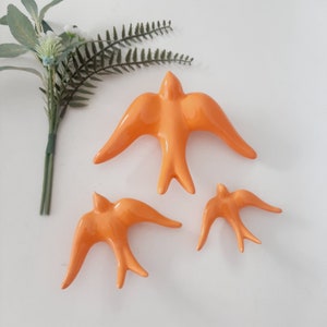 Geglazuurde oranje zwaluwen / Keramische zwaluwen / Geglazuurde zwaluwen / Keramische wandhanger / Vintage vogels / Cadeau voor moeder / Vogelkunst / Keramische vogel