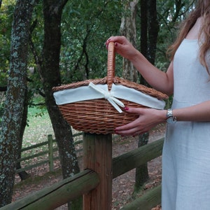 Wicker Picnic Basket / Picnic Basket with Lid / Boho Basket / Picnic Storage Basket / Fruit Basket / Woven Basket / Vintage Basket image 4