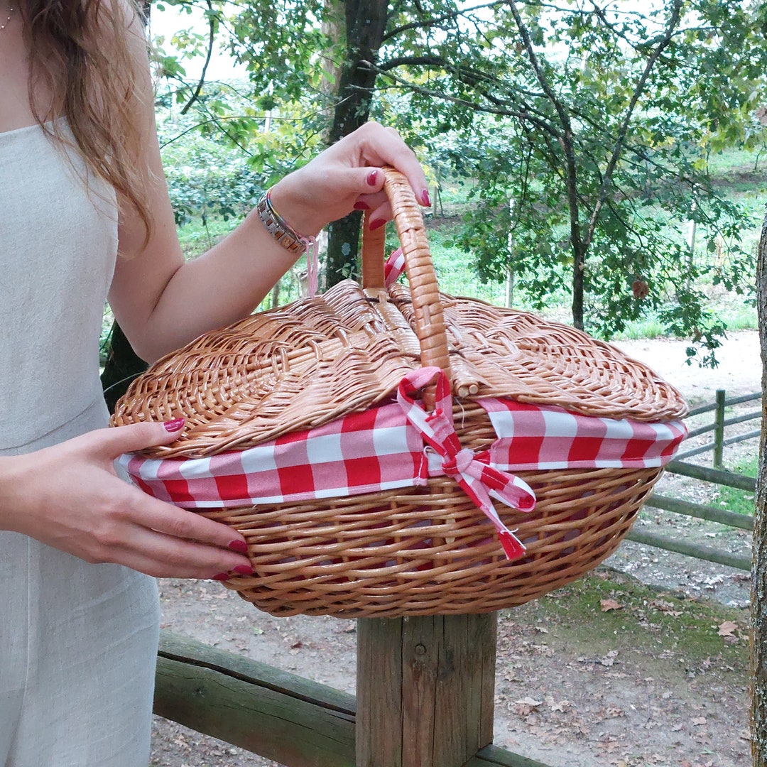 Wicker Picnic Basket / Picnic Basket With Lid / Beach Basket