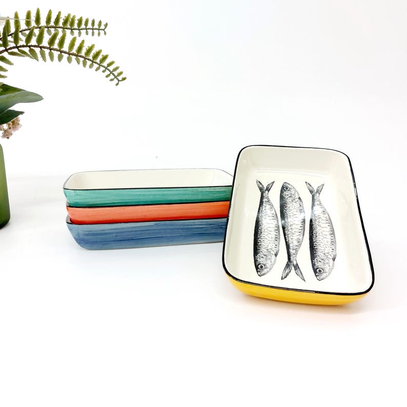 Pode incluir: Um conjunto de tr&ecirc;s canecas de cer&acirc;mica com acabamento manchado e fosco. As canecas s&atilde;o em tons de creme, cinza claro e cinza escuro. Cada caneca tem um design simples e minimalista, ideal para caf&eacute; ou ch&aacute;.