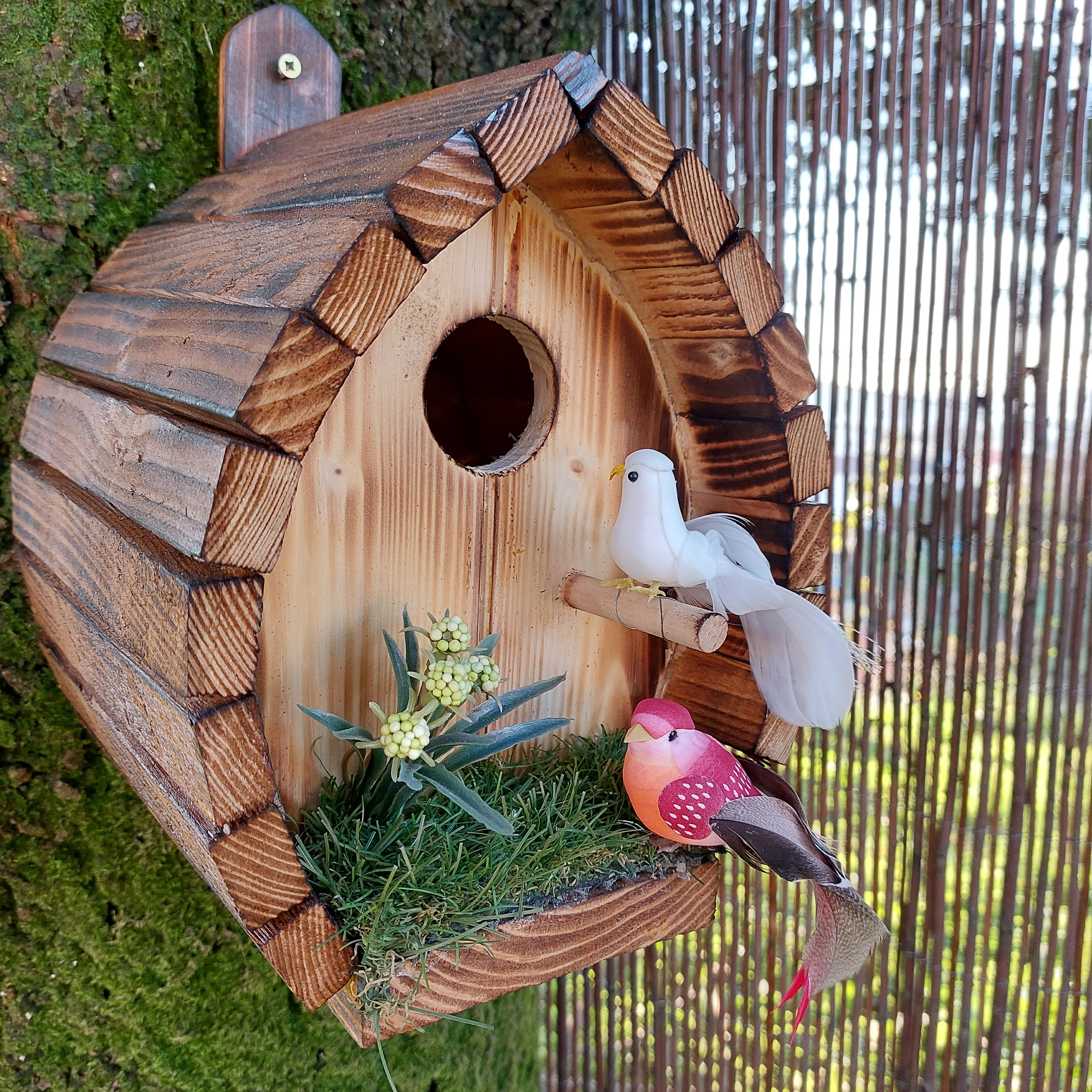 Relaxdays maison d'oiseau déco à accrocher, maisonnette bois non travaillé,  nid, pour balcon, terrasse,jardin Designs, nature