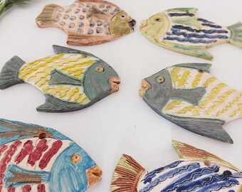 陶器 壁掛け 魚 釉薬 二匹 かわいい陶器の魚 / 陶器の魚 / ハンドメイドアート / 魚のギフト