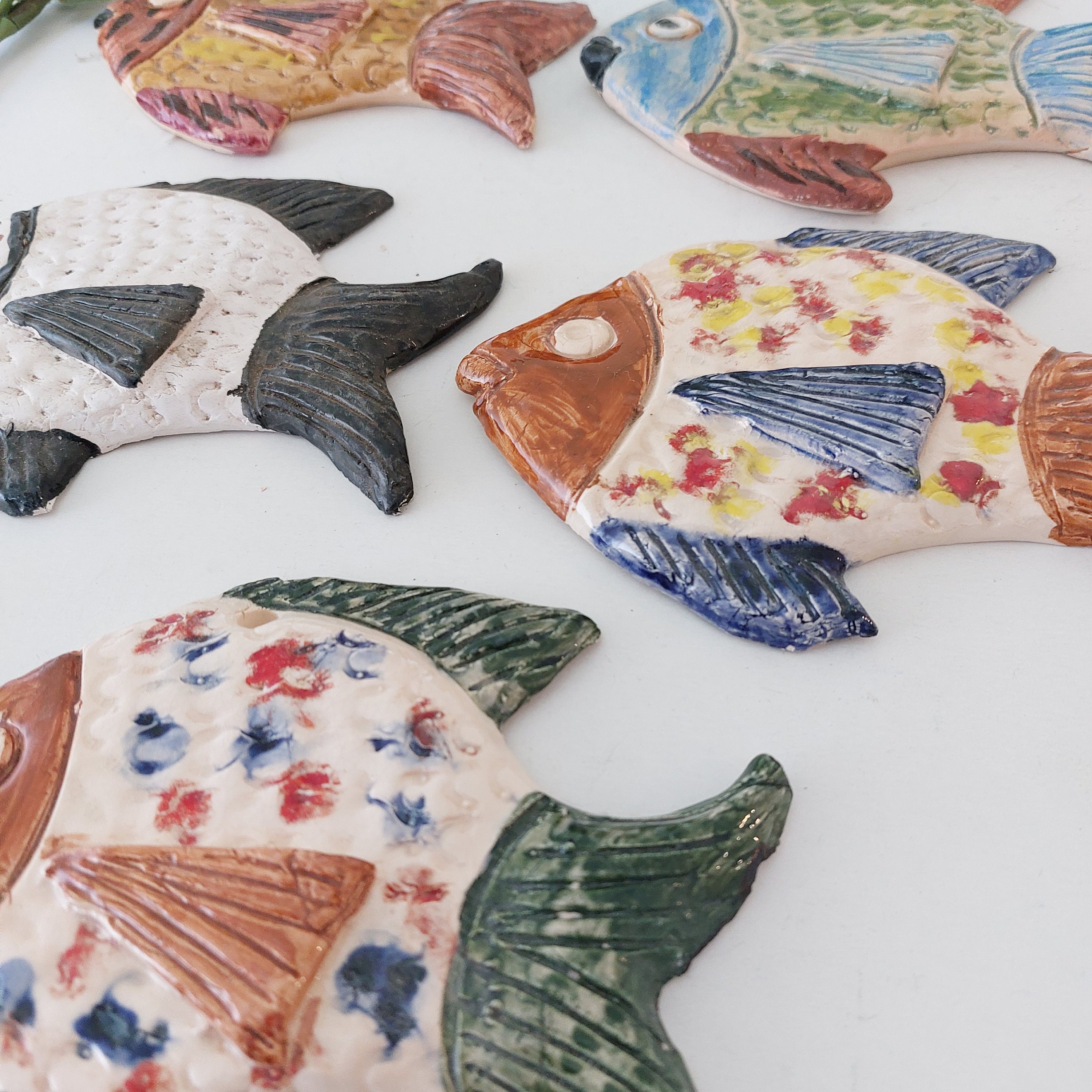 カラフルな陶器の魚 / 陶器の魚 / 釉薬をかけた魚 / 陶芸品 / キッチン