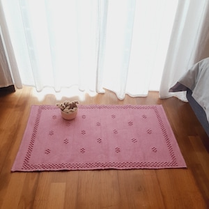 Piccolo tappeto rosa / Tappetino da bagno / Tappeto scendiletto / Tappeto in cotone riciclato / Tappeto per cameretta / Tappeto geometrico / Tappeto da cucina / Tappeto di stracci / Tappeto tessuto a mano immagine 7