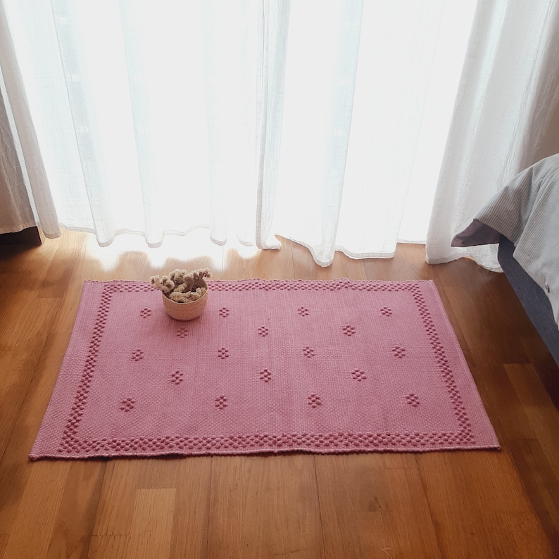 Piccolo tappeto rosa / Tappetino da bagno / Tappeto scendiletto / Tappeto in cotone riciclato / Tappeto per cameretta / Tappeto geometrico / Tappeto da cucina / Tappeto di stracci / Tappeto tessuto a mano immagine 7