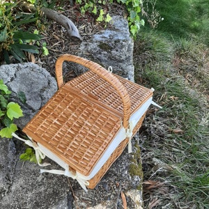 Picnic Basket with Lid / Wicker Picnic Basket / Camping Basket / Outdoor Basket / Farmhouse Basket / Vintage Basket / Beach Basket image 5