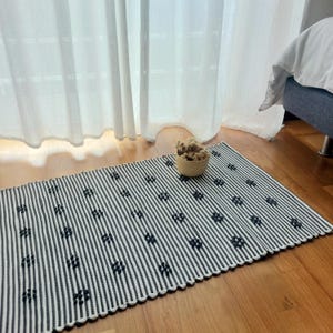 Petit tapis noir et blanc / tapis tissé / tapis d&#39;entrée / tapis de salle de bain / tapis de bain / joli tapis / tapis de bain / tapis de douche / tapis pour chambre à coucher / tapis en chiffon