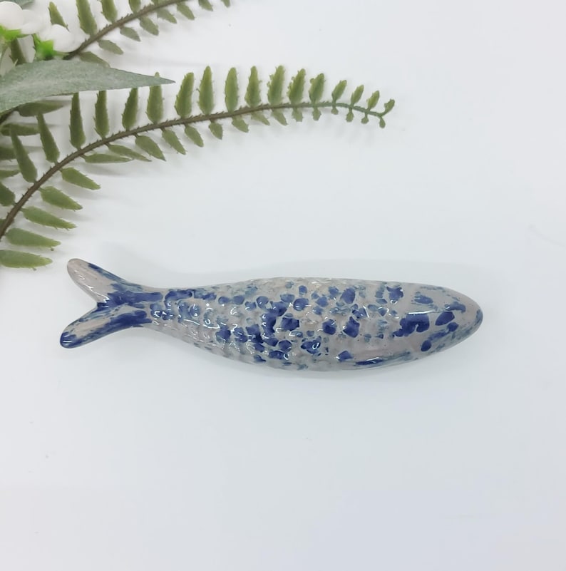 Sardinas glaseadas de cerámica / Sardina de cerámica / Sardina tradicional / Sardina colgante de cerámica / Arte de sardinas / Regalos de sardinas / Arte de cerámica Mixed Blue