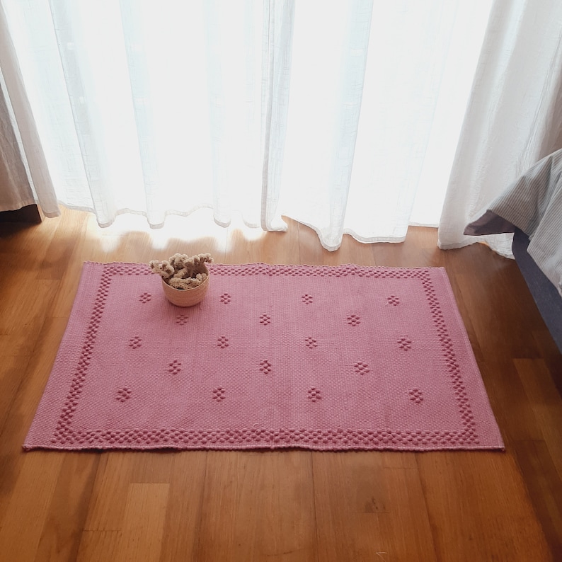 Piccolo tappeto rosa / Tappetino da bagno / Tappeto scendiletto / Tappeto in cotone riciclato / Tappeto per cameretta / Tappeto geometrico / Tappeto da cucina / Tappeto di stracci / Tappeto tessuto a mano immagine 4