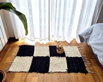 Small Checkered Rug Cream and Black 50x100cm / Handmade Rug / Cotton Rug / Bedside Rug / Bathroom Rug / Cute Rug / Bath Mat / Bohemian Rug