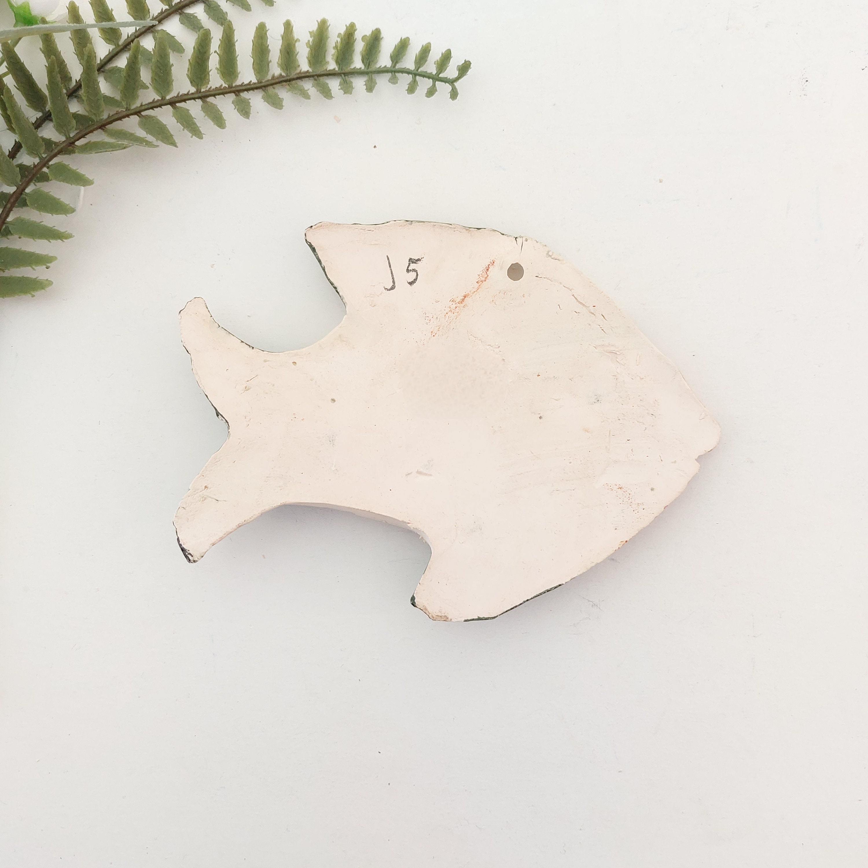 魚　陶器製　壁飾り カラフルな陶器の魚 / 陶器の魚 / 釉薬をかけた魚 / 陶芸品 / キッチン