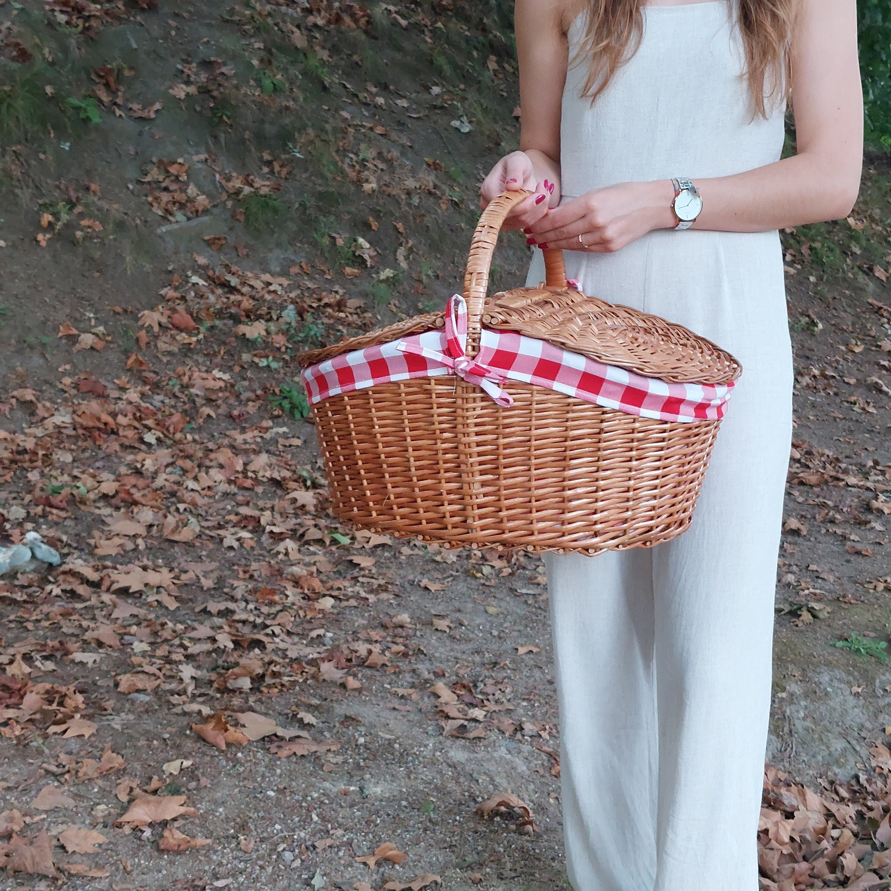 PICNIC TIME Promenade Picnic Basket For 2, Canvas And Willow Picnic Set - Includes Utensil Set, Glasses, And Plates, (Beige Canvas)
