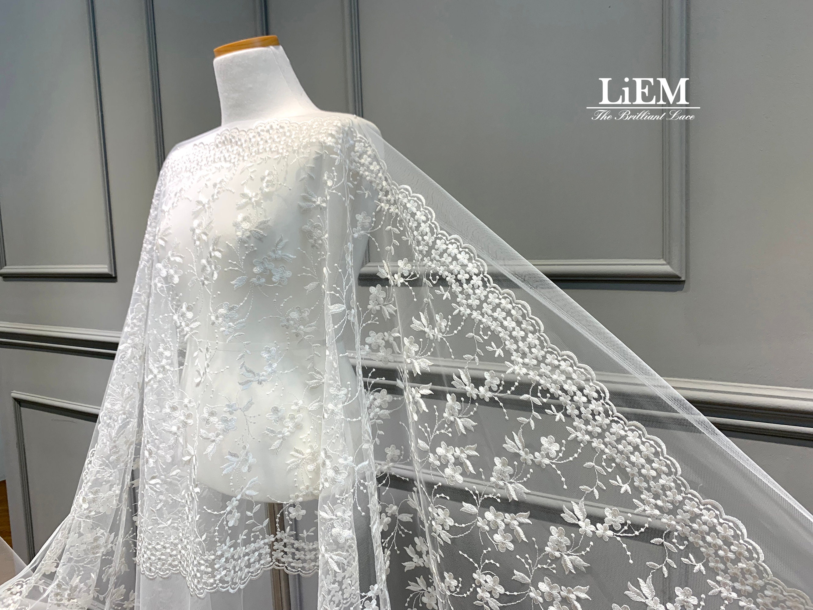 繊細な小花 22 インチ刺繍レース、アイボリーブライダル生地、高品質の 