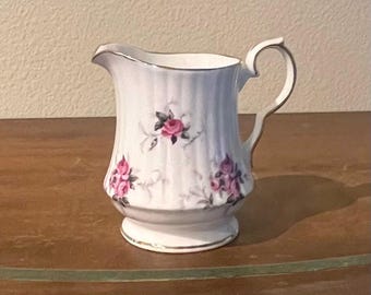 Jarra cremeira vintage Hammersley Windsor Rose | Porcelana fina exclusiva da Princess House | Fabricada na Inglaterra na década de 1970 | Festa do chá estilo cottagecore