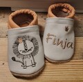 Leather slippers, crawling shoes, lion crown product logo