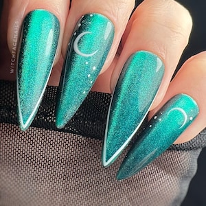 Press on Nails, cat eye nails, velvet press ons, green press ons, moon nails, celestial press on nails, short press ons, witchy nails, vegan
