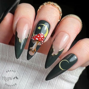 Ongles à presser, ongles vert foncé, ongles en forme de champignon, à presser lune, champignons, ongles cottagecore, ongles à coller, witchy à presser, fairycore