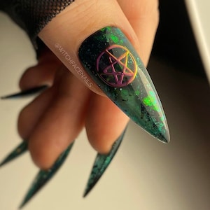 Press on nails, green jelly nails, iridescent press ons, colour shift chrome, witchy press on nails, pagan press ons, pagan witch, moons
