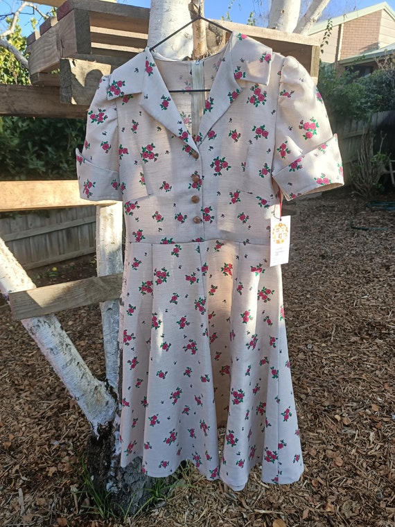 70's does 40's beige floral linen look dress