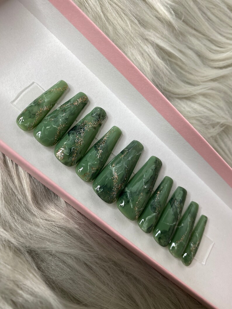 Emerald Green Marble Nails Handmade Press Ons Press on - Etsy