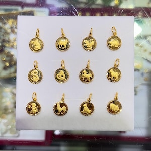 24Kソリッドイエローゴールドの十二支ラウンドペンダント、10mmの子供用小さなディスクチャーム、ネックレス用の福の漢字動物チャーム、ダイヤモンドカット