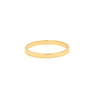 May include: A simple gold band ring.