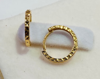 18k Solid Gold Hoop Huggie Earrings Diamond Cut 10MM , Dainty Hoop Earrings, 18k Yellow Gold Huggie Earrings, 0.85 Grams