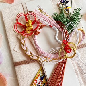 Envelope decorativo de casamento com papel washi rosa e guindaste branco - grande