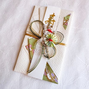 Busta decorativa per matrimonio tradizionale giapponese con carta Washi verde con tartaruga bianca immagine 4