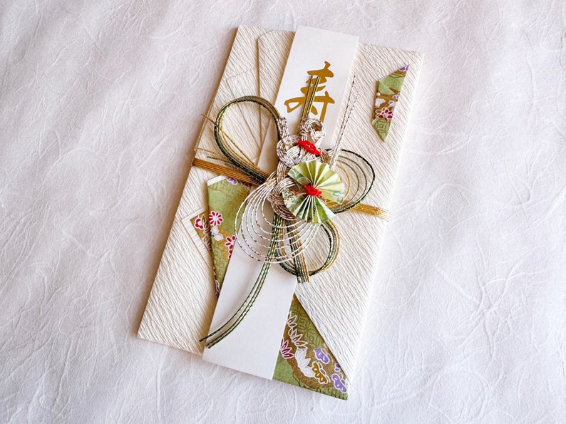 Busta decorativa per matrimonio tradizionale giapponese con carta Washi verde con tartaruga bianca immagine 4