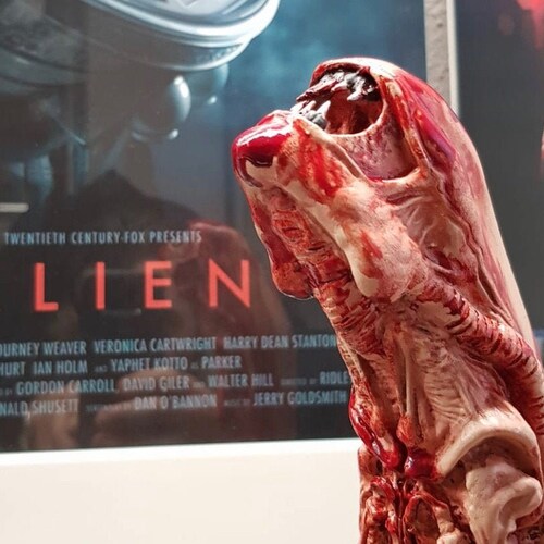 alien Chestburster  in resin and hand painted figure 19cm / 7,48 inch