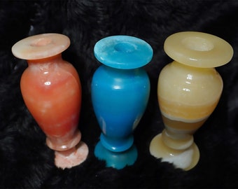 Egyptian alabaster vase, distinctive alabaster vase. Egyptian alabaster
