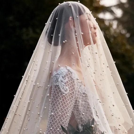 Pure White Baroque Princess Veil Minimalist Bridal Wedding Party