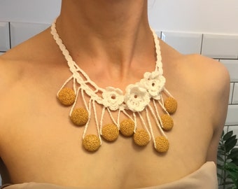 Collar de lino, Hecho a mano, Listo para enviar, Leche blanca + Mostaza, 100% lino + piedras de lava, ganchillo + cuentas