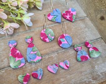 Boucles d'oreilles fleurs mélangées en pâte polymère // Boucles d'oreilles en pâte polymère // Boucles d'oreilles en pâte polymère // Boucles d'oreilles florales // Boucles d'oreilles printemps // Cadeau pour la fête des mères